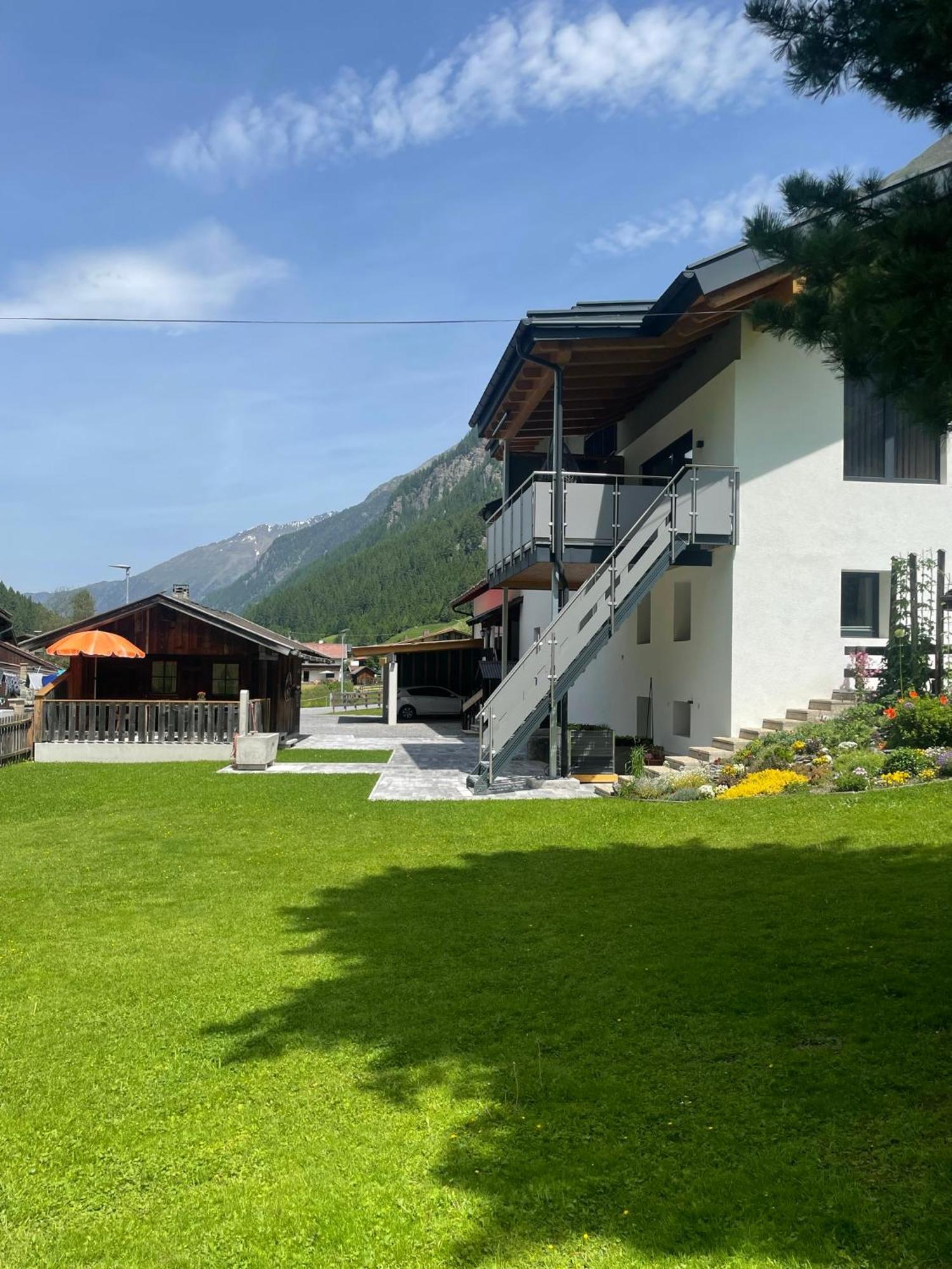 Apart Luibisblick Sankt Leonhard im Pitztal Esterno foto